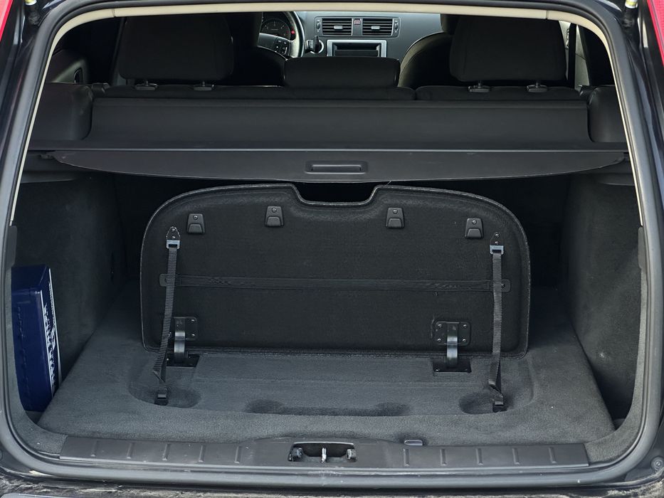 Volvo V50 2009рік 1.6дизель не фарбована