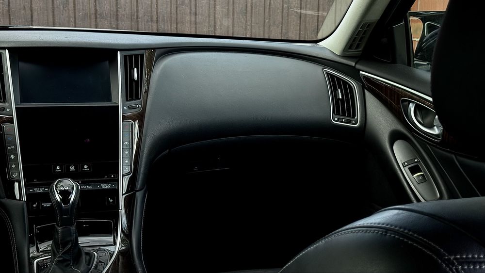 Infiniti q50 Premium 3.5 л гибрид Инфинити Hybrid