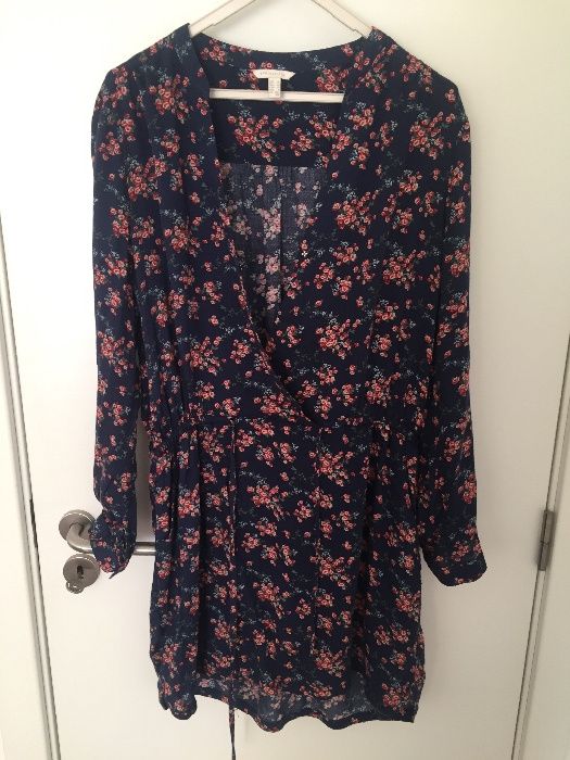 Roupa Feminina (blusas e vestido)