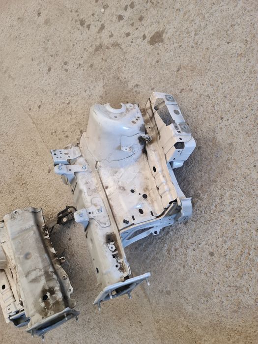 Fartuch cwiartka ford kuga mk2 lift biala perla AD .