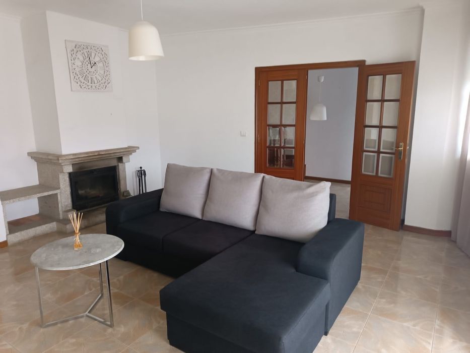 Arrendo casa T3 com garagem