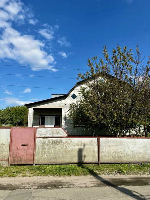 Продам будинок 115м2 в центрі смт Березна, 15 соток землі!