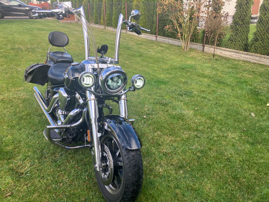 Yamaha XV1700 Road Star.