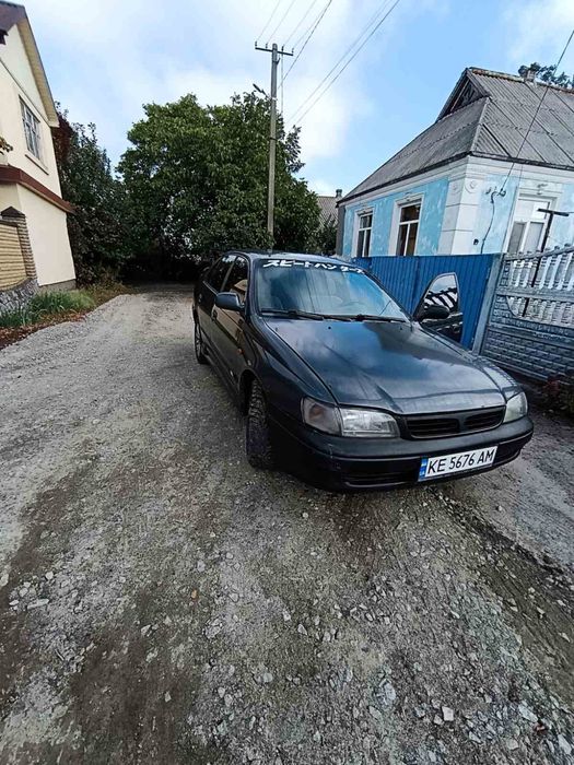 Продам тойта карина е 1996 года, обен не итиресует !!! Е