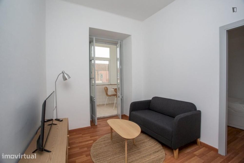 Apartamento com 5 quartos - localizado em Anjos Lisbon