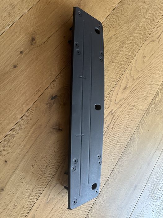 Подіум під номерний знак w213 amg