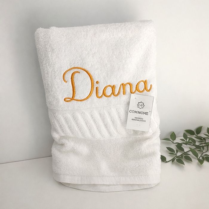 Toalha de banho bordada personalizada