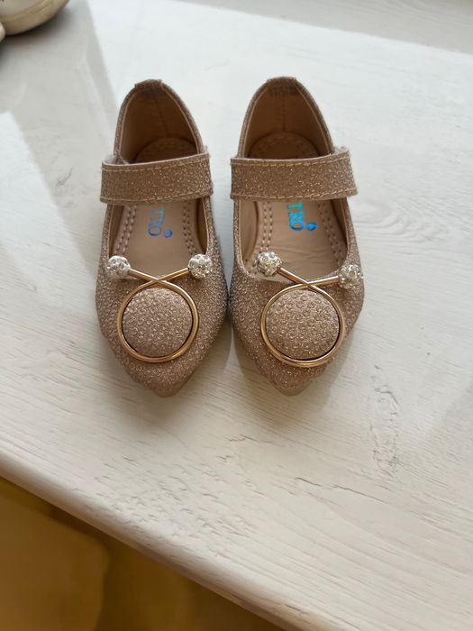 Продам туфельки для дівчинки