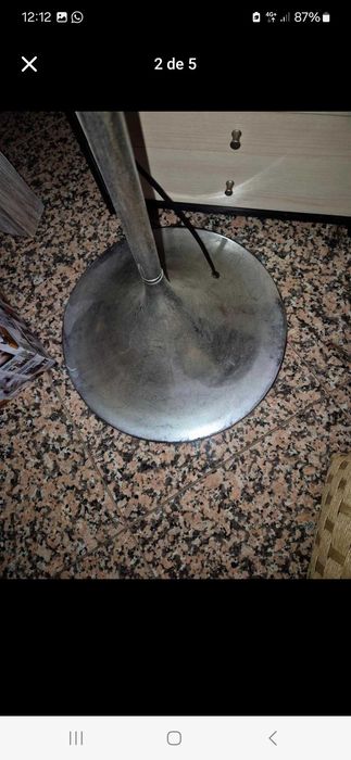 Candeeiro de pé alto