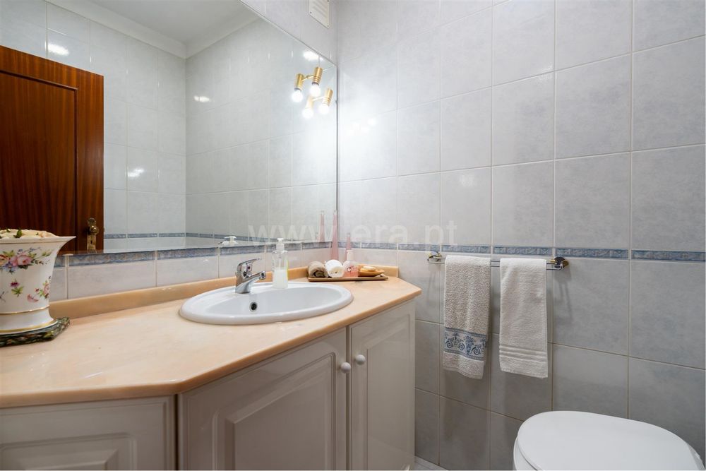 Apartamento T3 Duplex em Custóias Matosinhos , com Terraço Privativo e Garagem Fechada