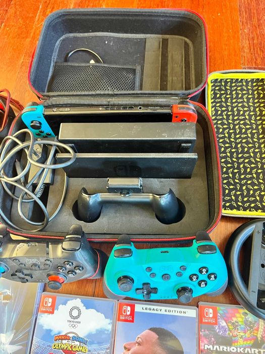 Nintendo Switch V2 com jogos e acessórios
