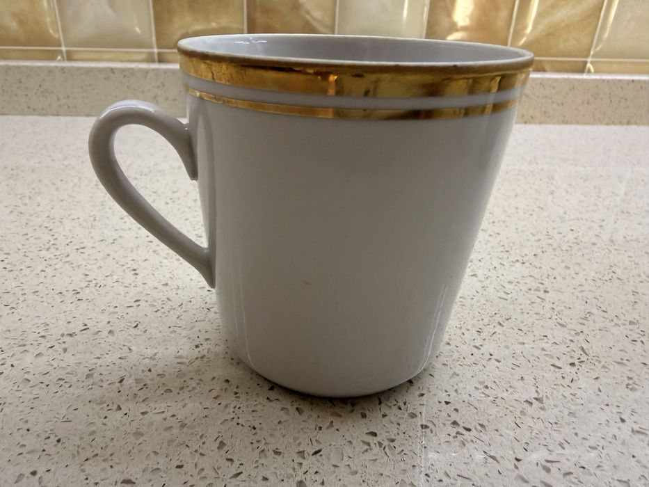 Вінтажні чашки без блюдець.