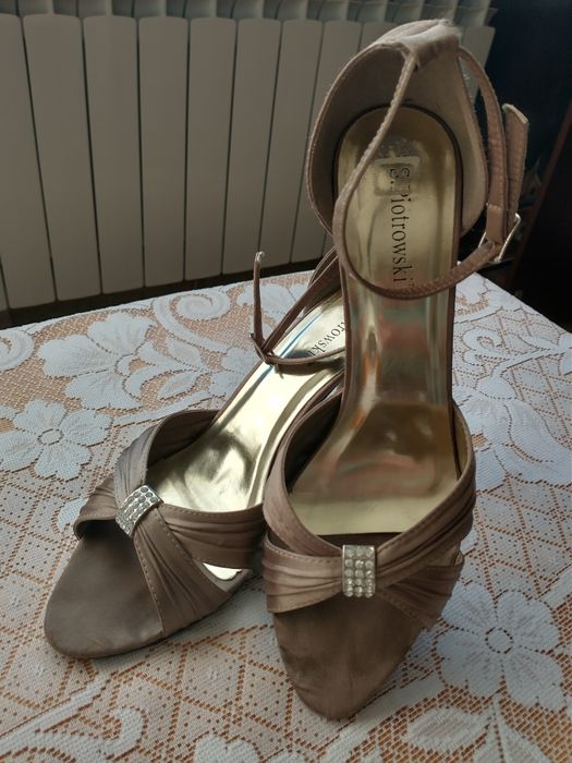 Eleganckie atłasowe szpilki rozm. 38