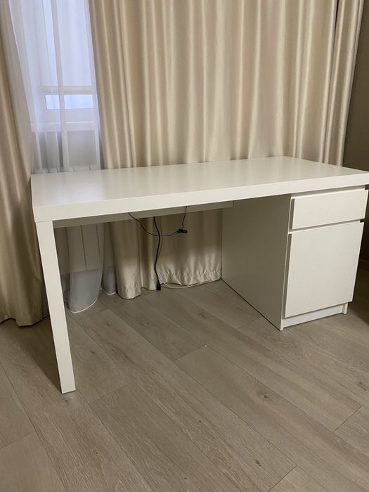 Стіл письмовий  IKEA MALM білий офісний 140*65 ікеа