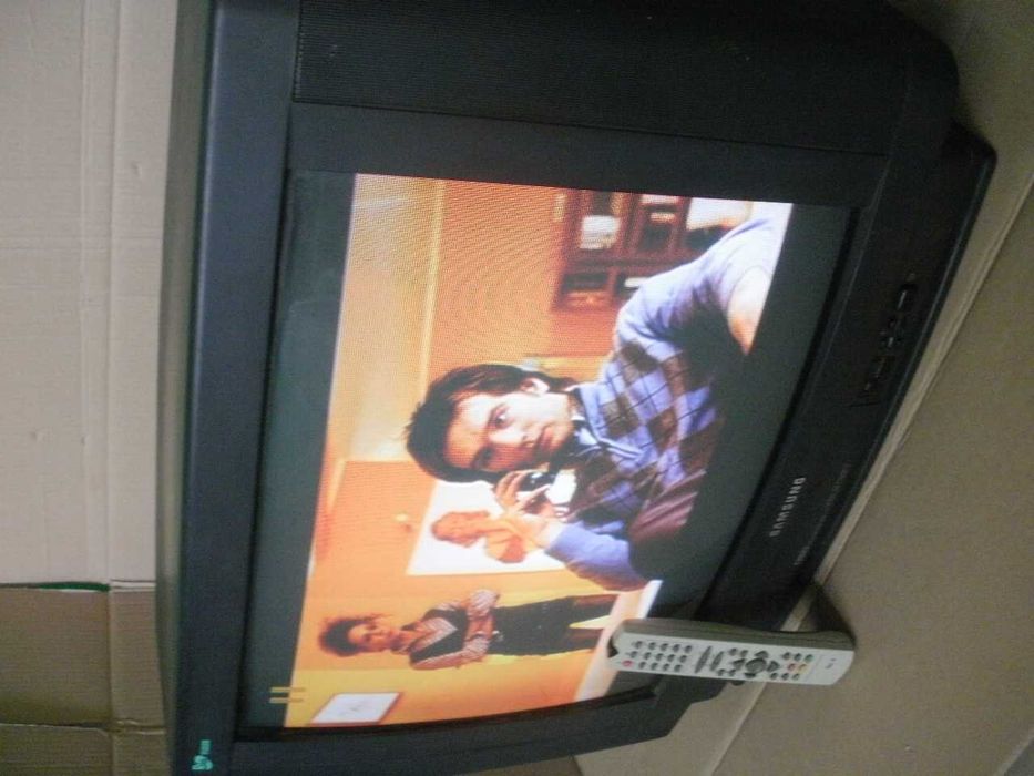 Терміново!Телевізор імпортний кольоровий 54см. Є пульт вхід т2
