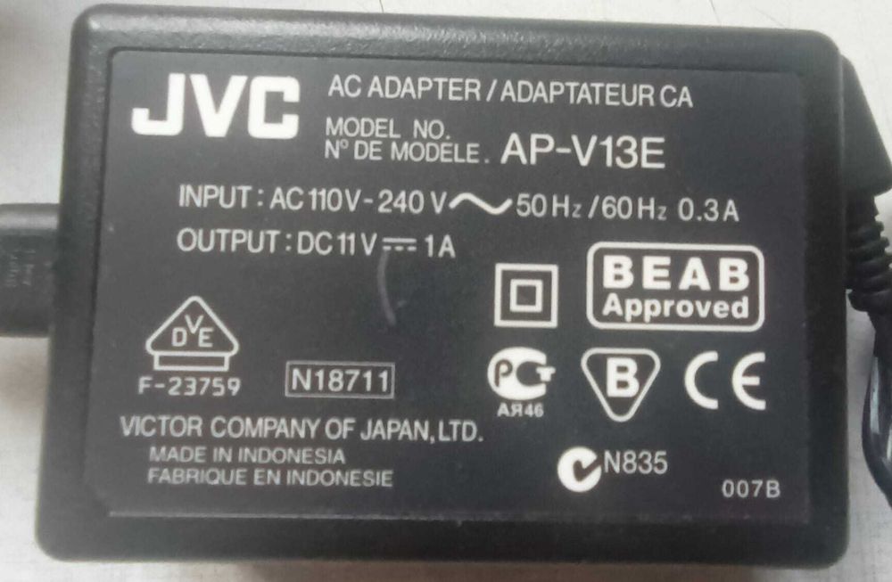 Zasilacz do kamery JVC AP-V13E Używany