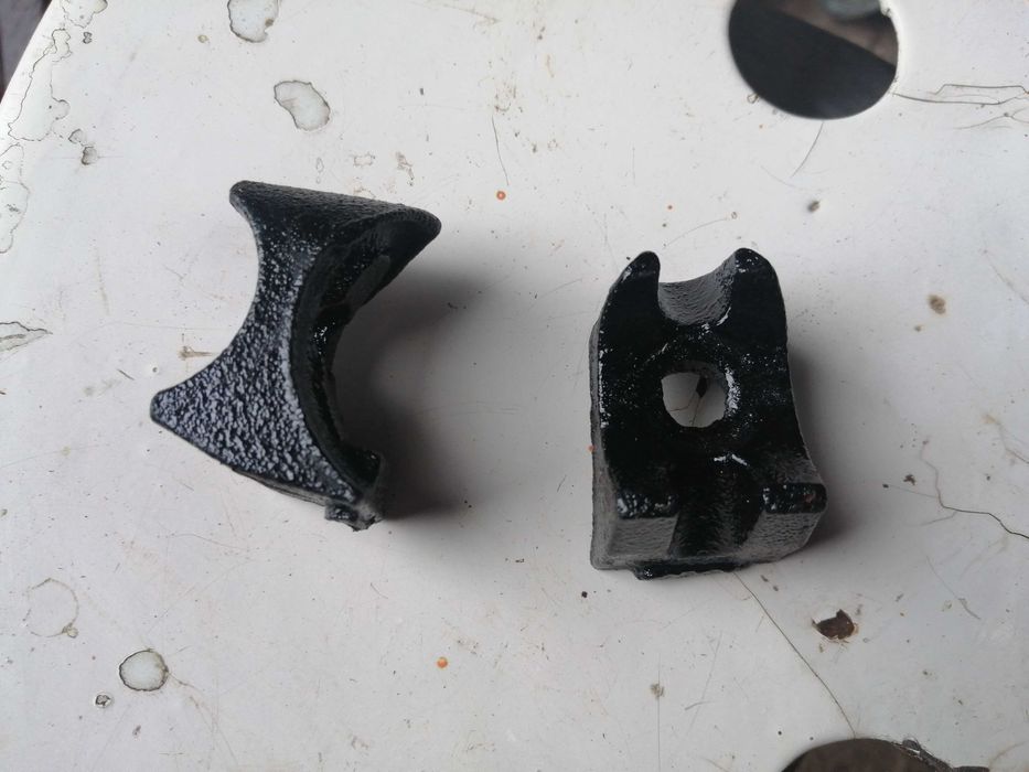 Mocowanie palca podbieracza do prasy New Holland Case