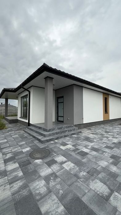 Будинок з сучасним ремонтом в топ локації