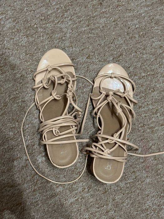 Продам босоножки