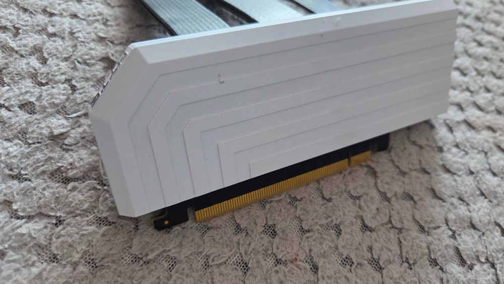 Hyte PCIE40 4.0 Luxury Riser Cable 20cm White