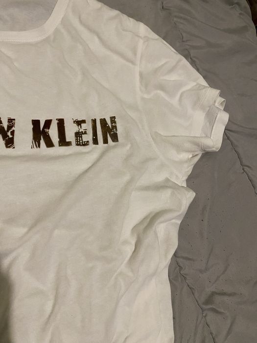 Tshirt Calvin klein em bom estado