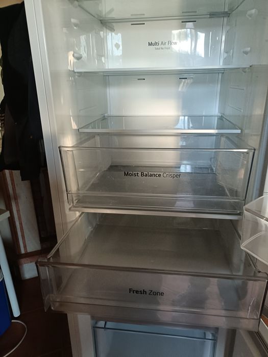 Combinado LG com apenas 1 ano de uso. Ainda com mais um ano de garanti