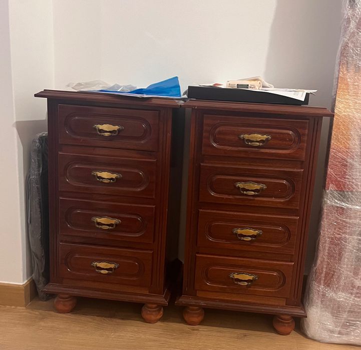 VALOR PELO CONJUNTO - Mesinhas de cabeceira + Cama c/estrado incluído