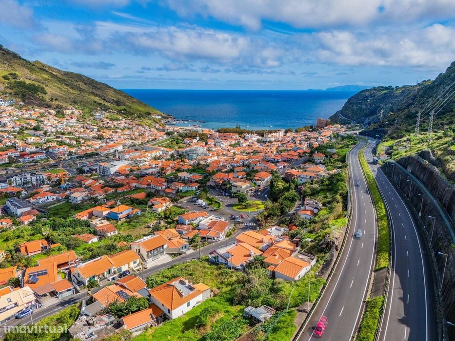 Terreno Para Construção Com 1090Mts² Em Machico - Vista Baía - Próximo