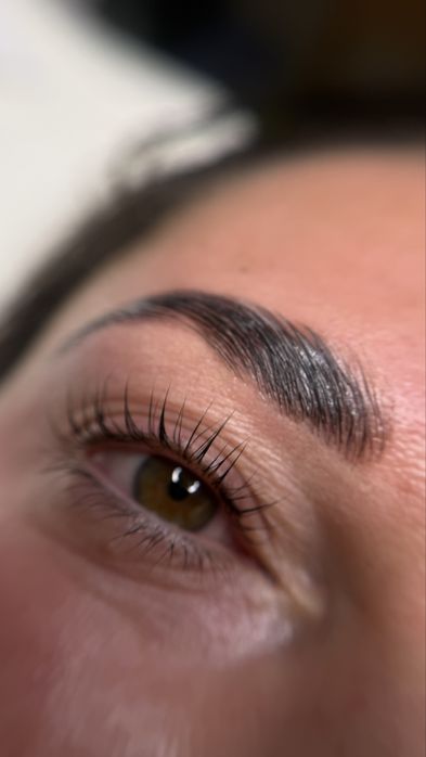 LAMINACJA BRWI I RZĘS Piękne spojrzenie bez makijażu!