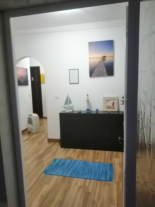 Quarto equipado e amplo