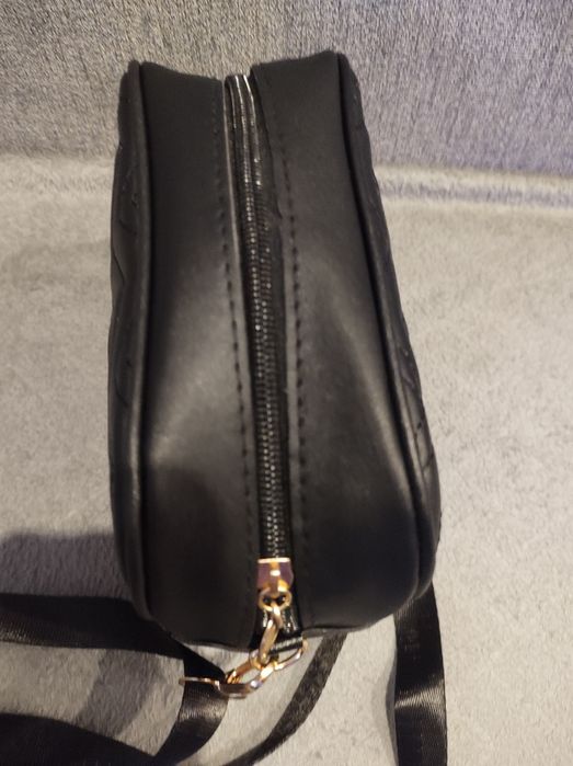 Nowa,mała, czarna torebka na ramię