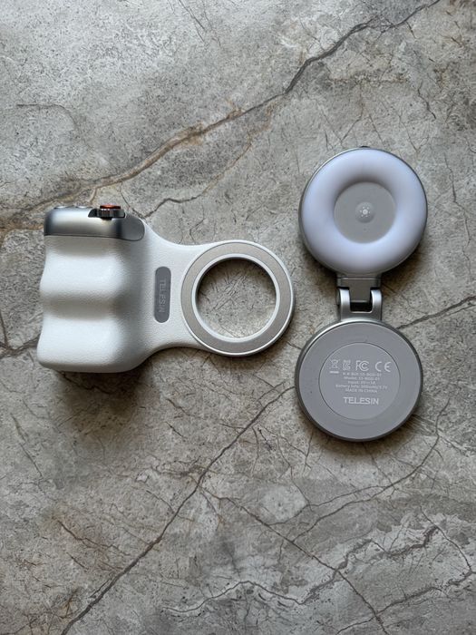 Telesin Magnetic Selfie Light & Grip Kit