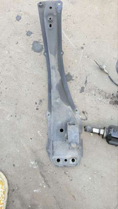 Apoio do motor traseiro toyota corola E12U 1.4 16 gasolina ano 2002