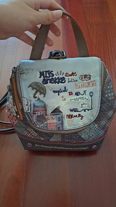 Mochila/ Mala/ Bolsa Pequena Anekke (Como Nova)