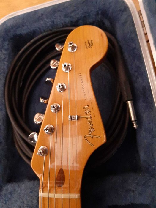 Fender Standard Stratocaster 2002 – Candy Apple Red (COMO NOVA)