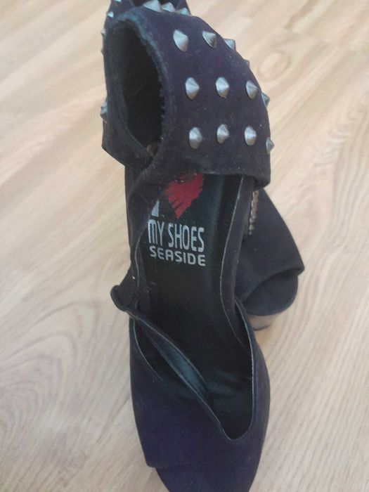 Sapatos de salto alto