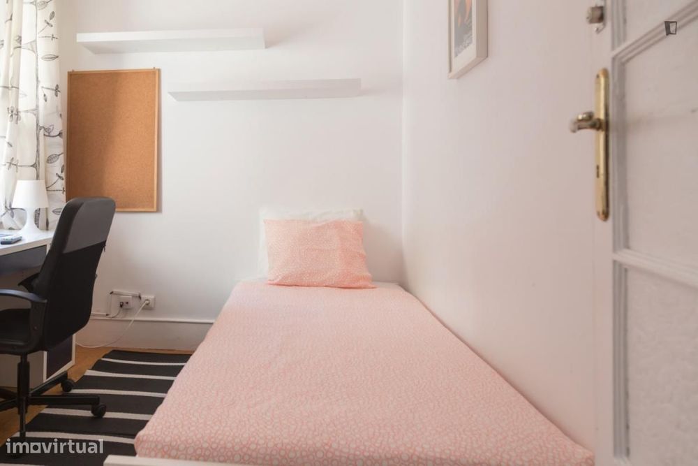 Quarto - localizado em Alameda Lisbon