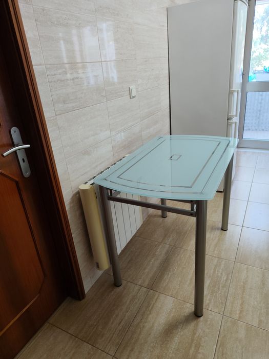 Mesa de cozinha em vidro