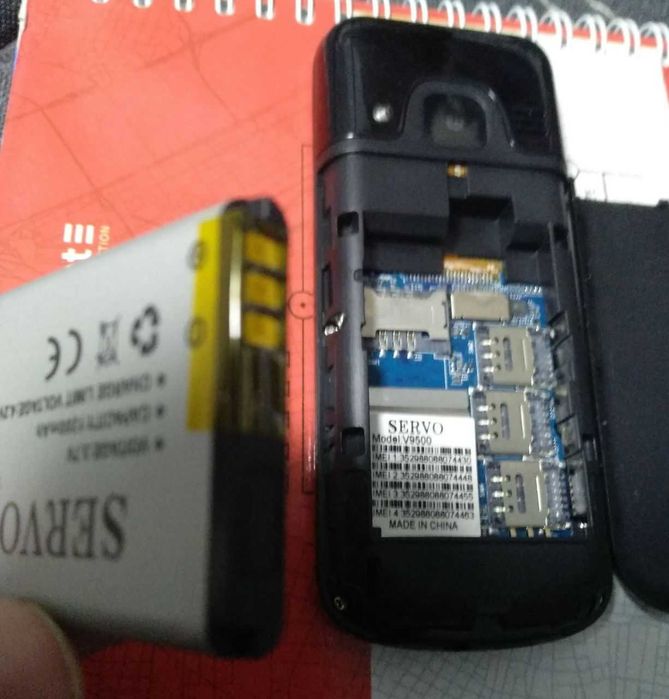 Телефон оригінальний, новий на 4 SIM картки Servo V9500