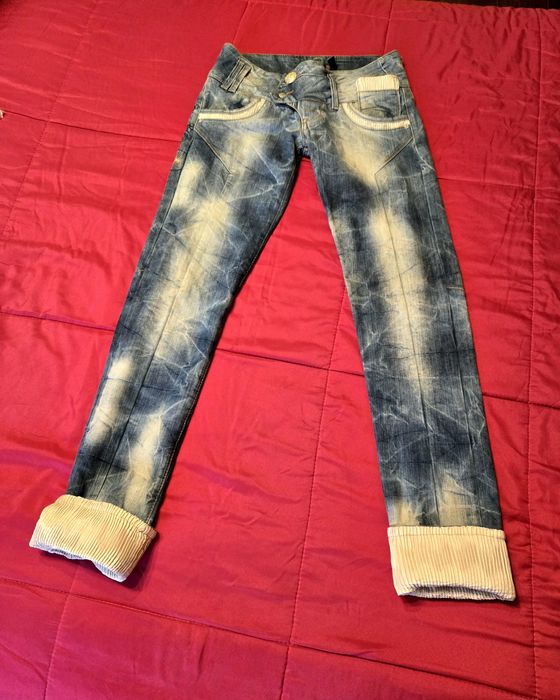 Calças personalizadas em ganga