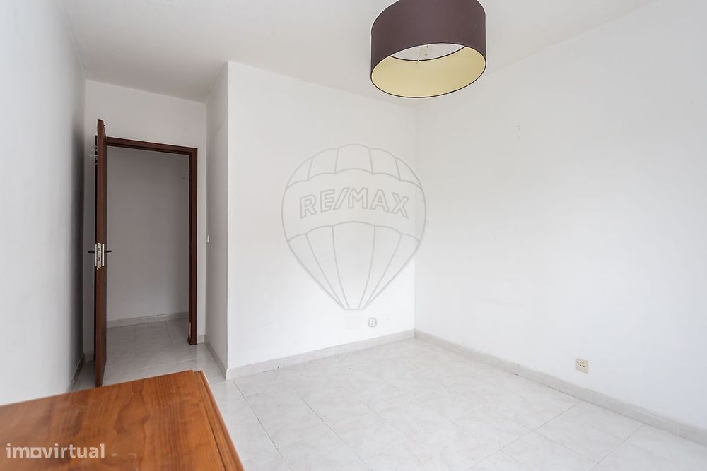 Apartamento T2 para venda — Santo António da Charneca, Setúbal
