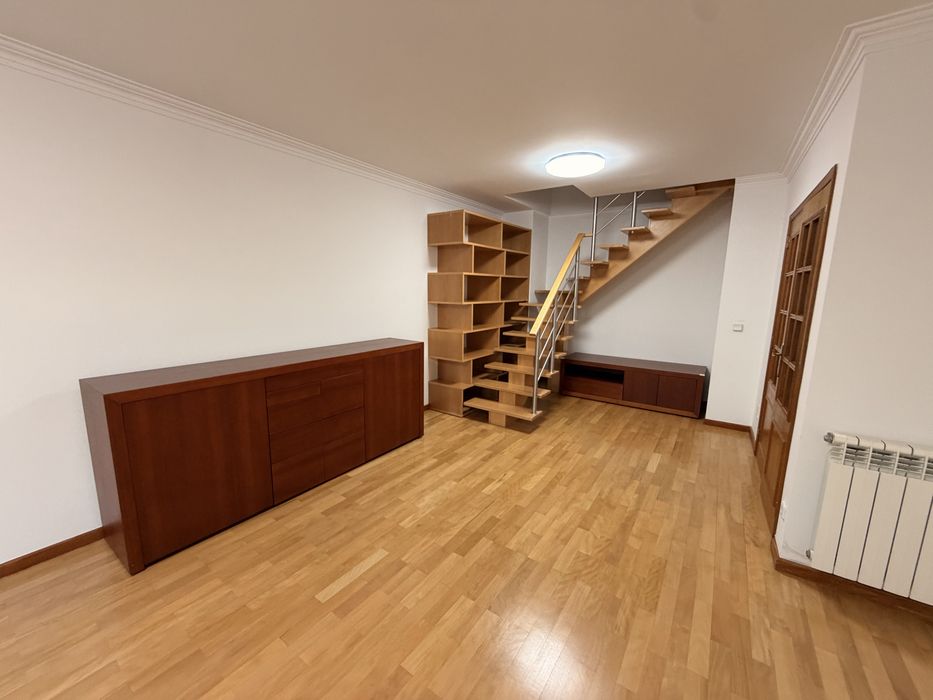 Arrenda-se quartos ou suite (quarto com wc exclusivo) no centro de Leiria, alguns  com ar condicionado e aquecimento central