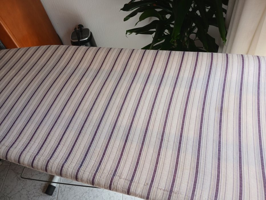 Tábua de engomar para ferro com caldeira