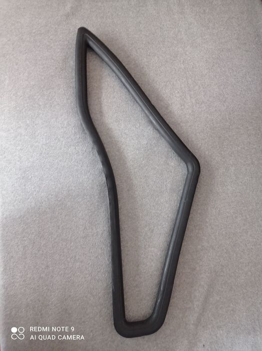 Уплотнительная резинка для стекла  ВАЗ 21093