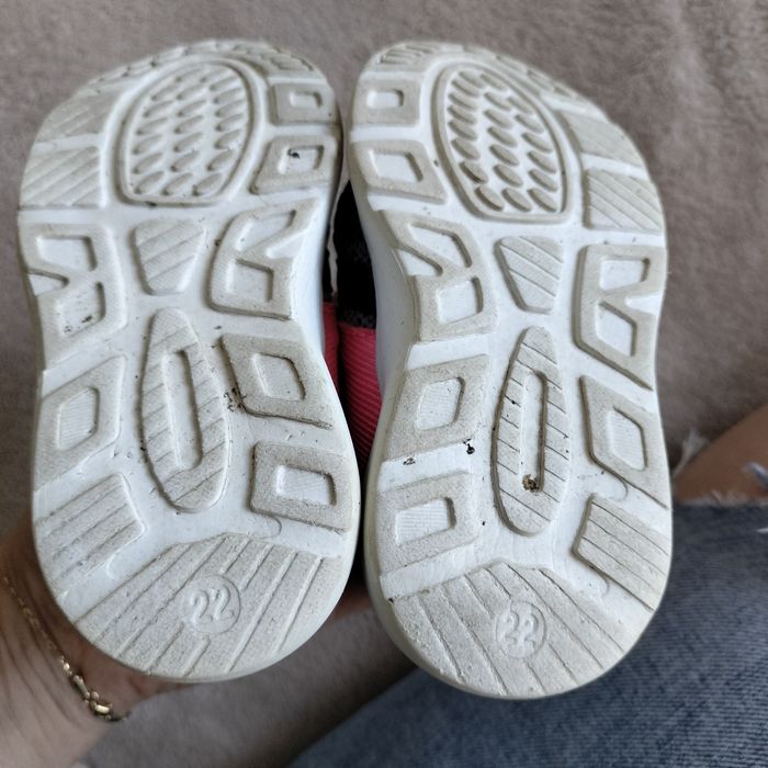 Buty sportowe sneakarsy adidasy dziecięce dziewczęce r.22
