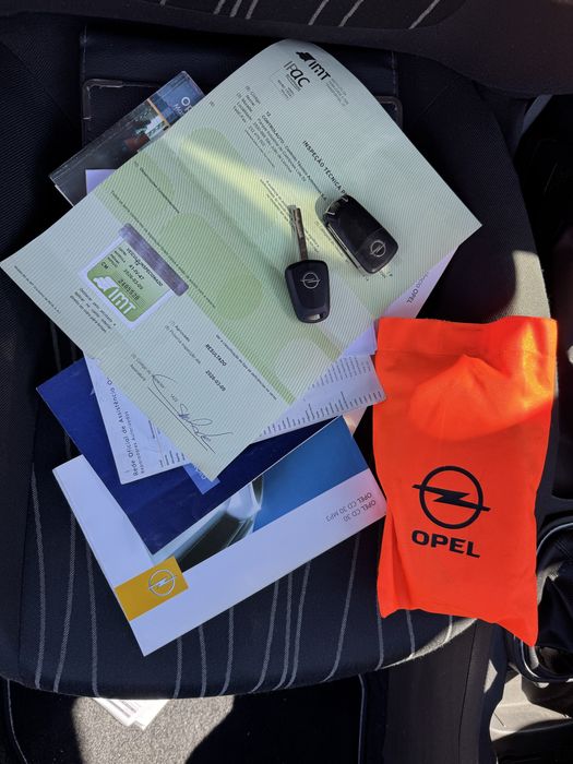 Opel Corsa 1.2 Black Edition Poucos Quilómetros