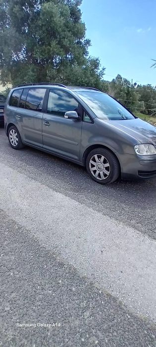 VW touran 1900 à Direita matrícula Portuguesa