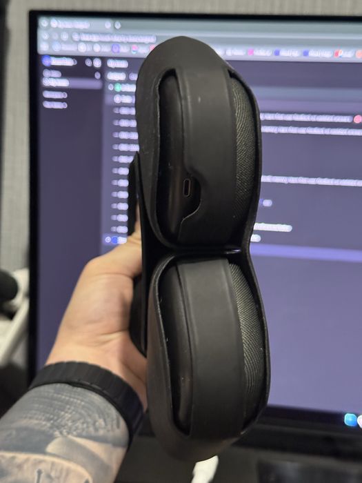 Apple AirPods Max (1-ше покоління)