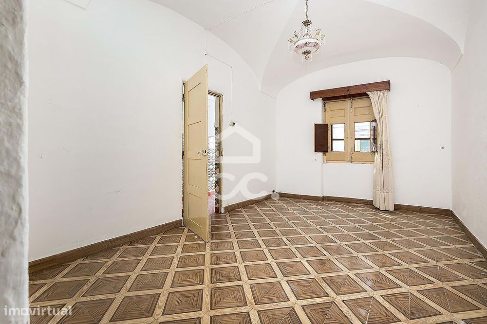 Moradia T4 Unifamiliar de R/C e 1º andar c/ Terraço | Redondo, Évora