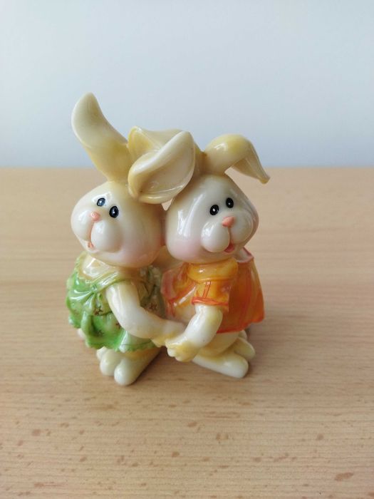 Figurka - dwa wesołe króliczki